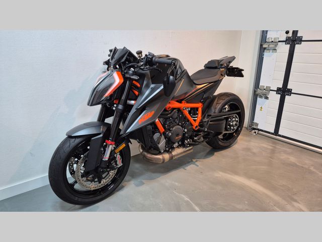 ktm - 1290-super-duke-r