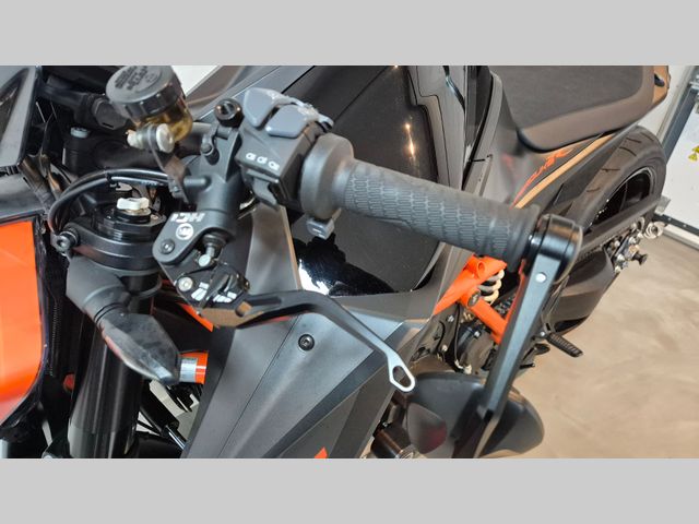 ktm - 1290-super-duke-r