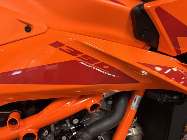ktm - 1390-super-duke-r