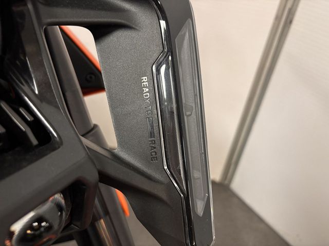 ktm - 1390-super-duke-r