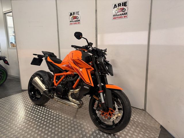 ktm - 1390-super-duke-r