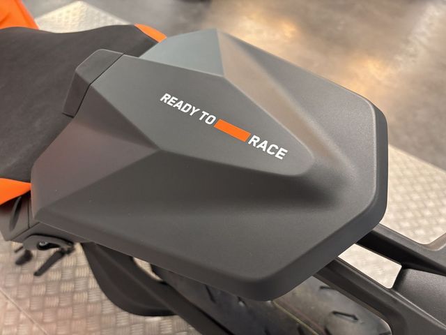ktm - 1390-super-duke-r