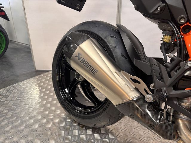 ktm - 1390-super-duke-r