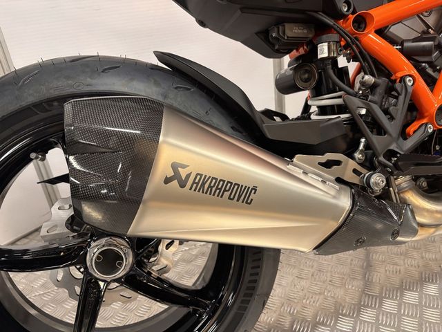 ktm - 1390-super-duke-r