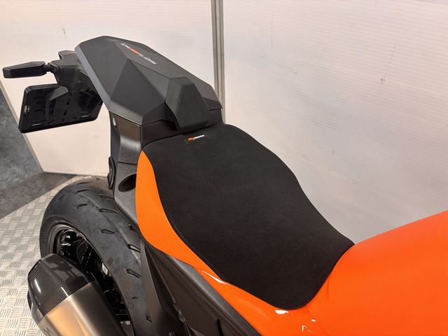 ktm - 1390-super-duke-r
