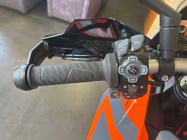 ktm - 1290-super-duke-gt