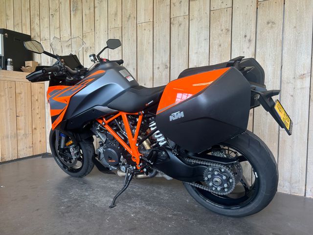 ktm - 1290-super-duke-gt