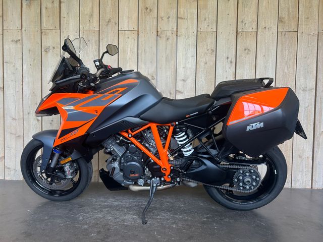ktm - 1290-super-duke-gt