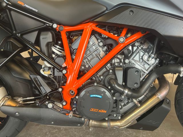 ktm - 1290-super-duke-gt