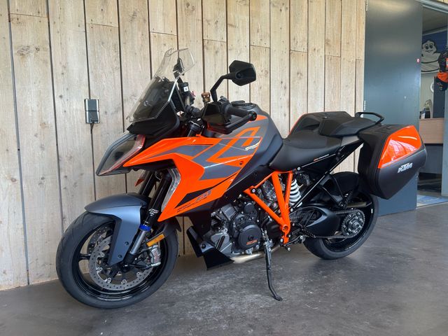 ktm - 1290-super-duke-gt