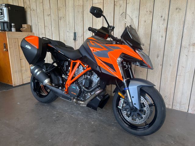 ktm - 1290-super-duke-gt