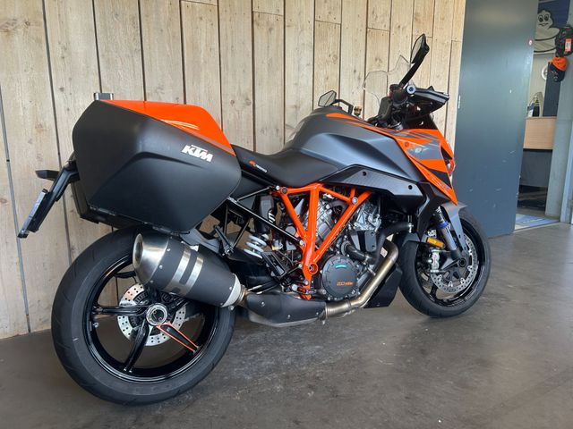 ktm - 1290-super-duke-gt
