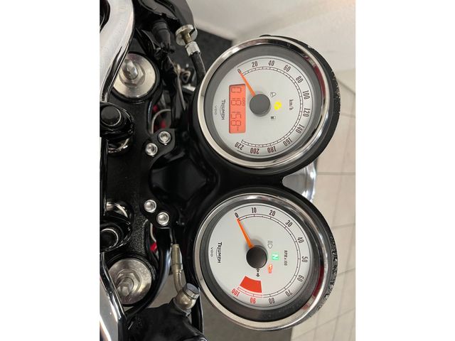 triumph - thruxton-900