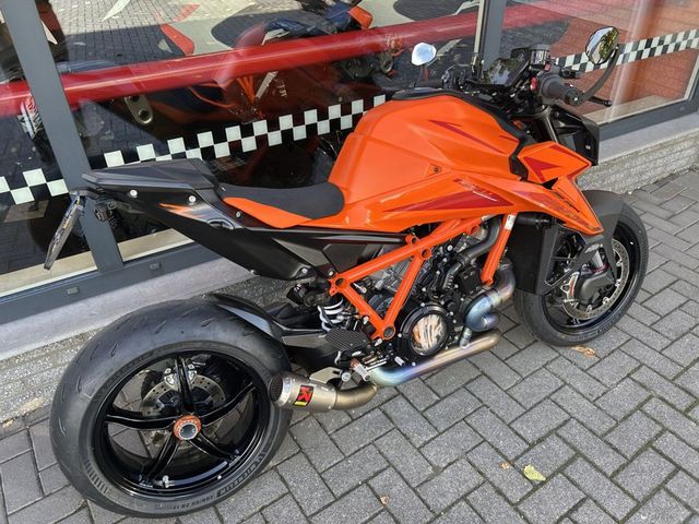 ktm - 1390-super-duke-r-evo