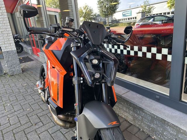 ktm - 1390-super-duke-r-evo