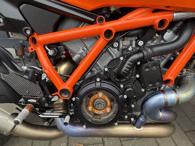 ktm - 1390-super-duke-r-evo