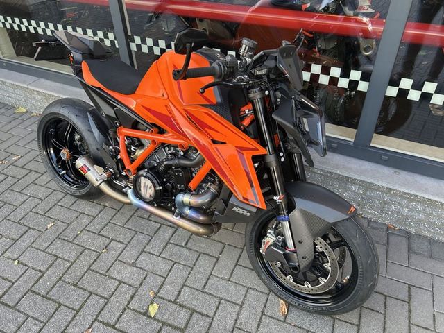 ktm - 1390-super-duke-r-evo