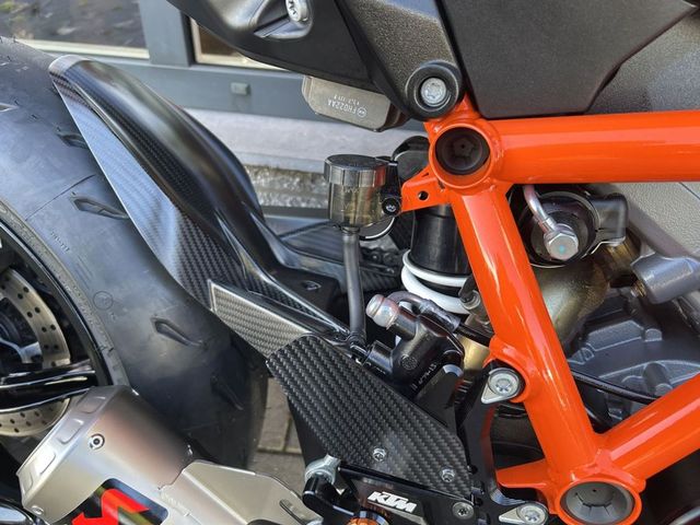 ktm - 1390-super-duke-r-evo