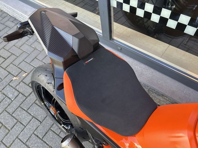 ktm - 1390-super-duke-r-evo