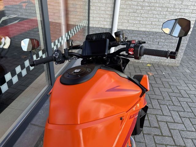 ktm - 1390-super-duke-r-evo
