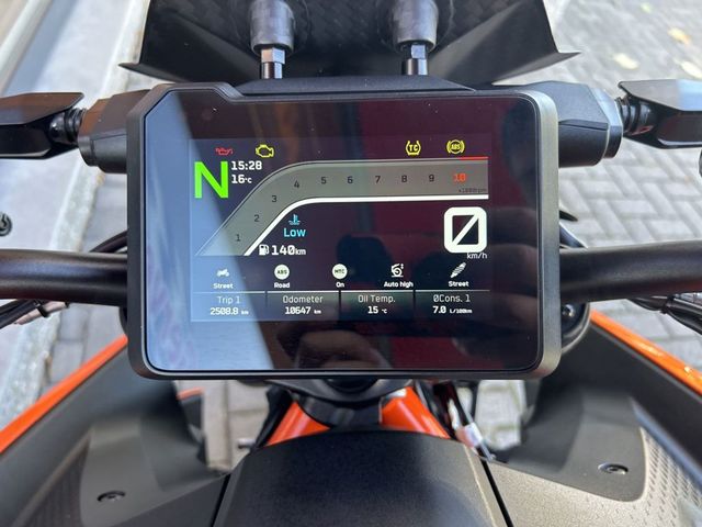 ktm - 1390-super-duke-r-evo