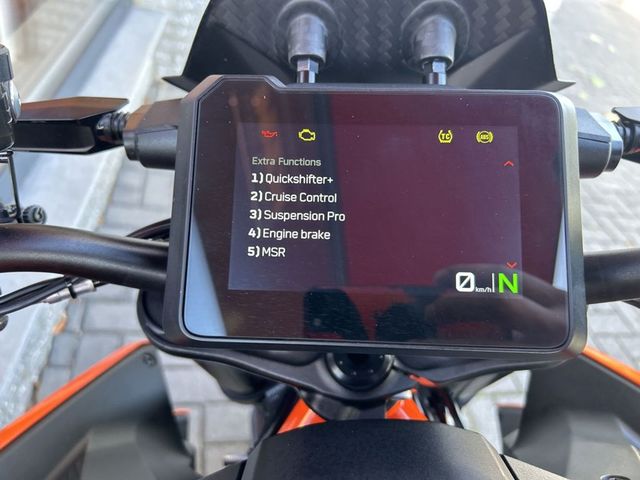 ktm - 1390-super-duke-r-evo