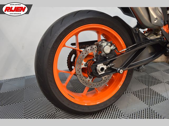 ktm - 890-duke-r