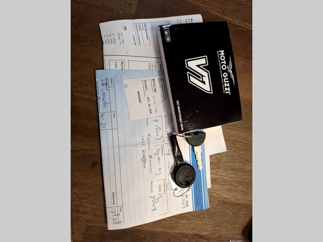 moto-guzzi - v-7-stone-850