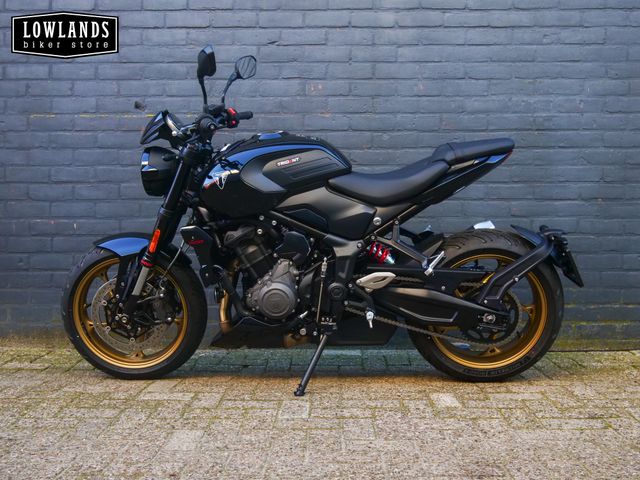 triumph - trident-800