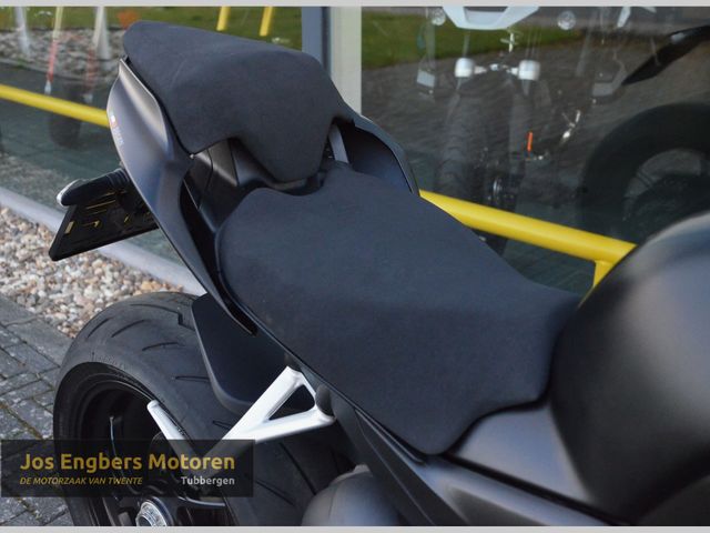 ducati - streetfighter-v4s