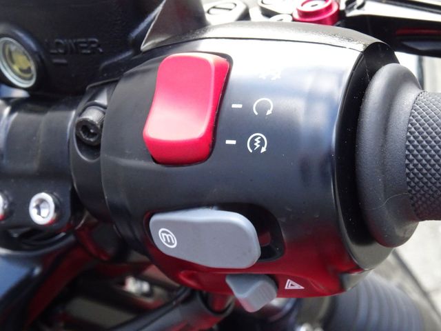 triumph - thruxton-1200