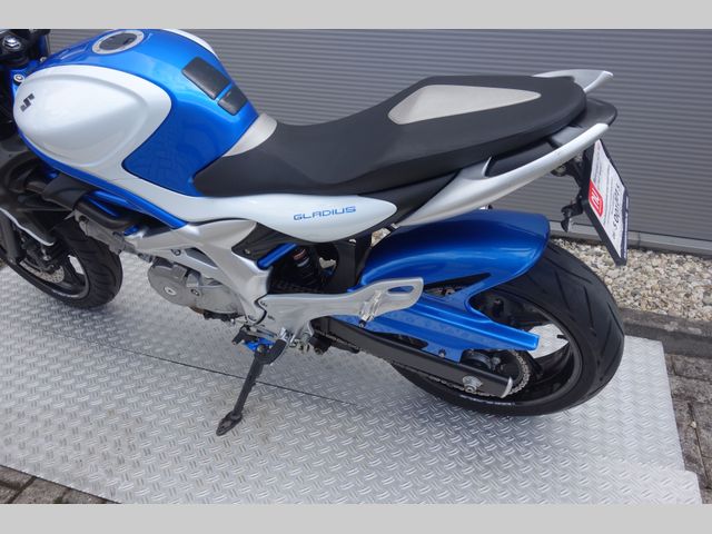 suzuki - gladius