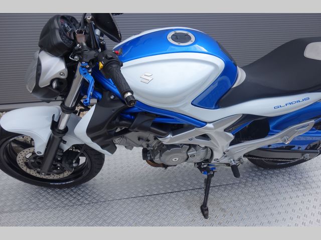 suzuki - gladius