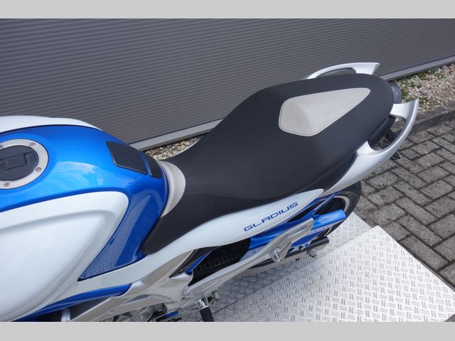 suzuki - gladius