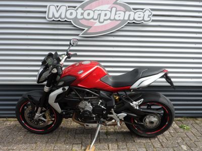 MV AGUSTA BRUTALE 800 – foto 2