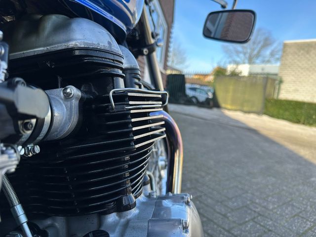 triumph - thruxton-900