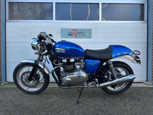triumph - thruxton-900