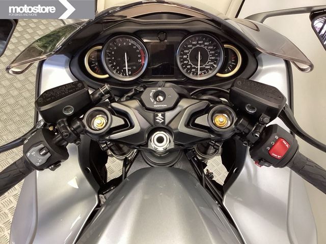 suzuki - gsx-r-1300-hayabusa