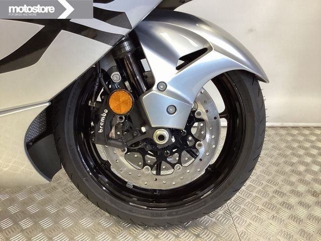 suzuki - gsx-r-1300-hayabusa