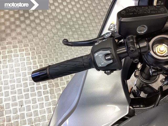 suzuki - gsx-r-1300-hayabusa