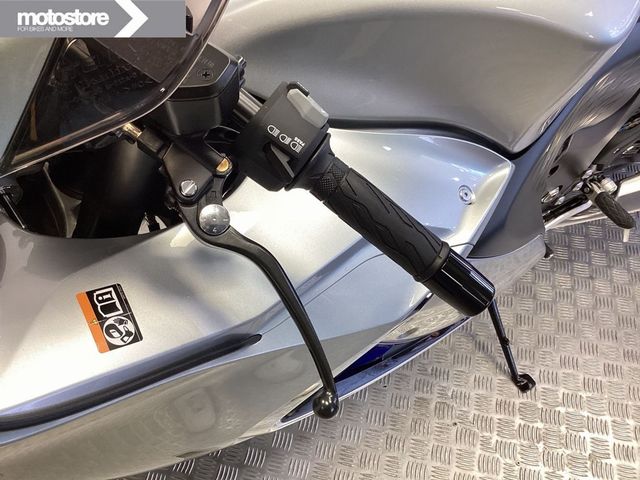 suzuki - gsx-r-1300-hayabusa