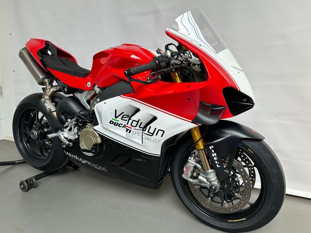 ducati - panigale-v4-s
