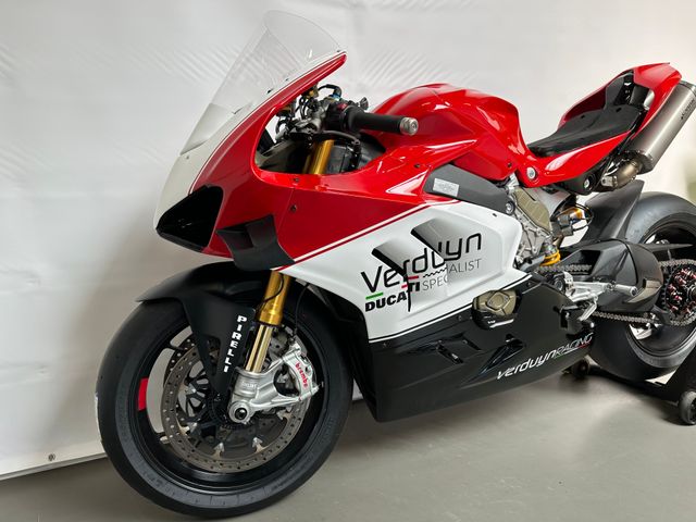 ducati - panigale-v4-s