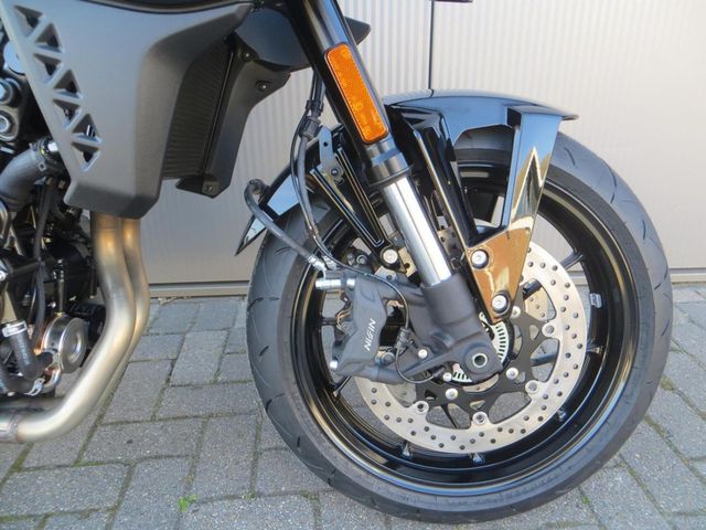 suzuki - gsx-8s