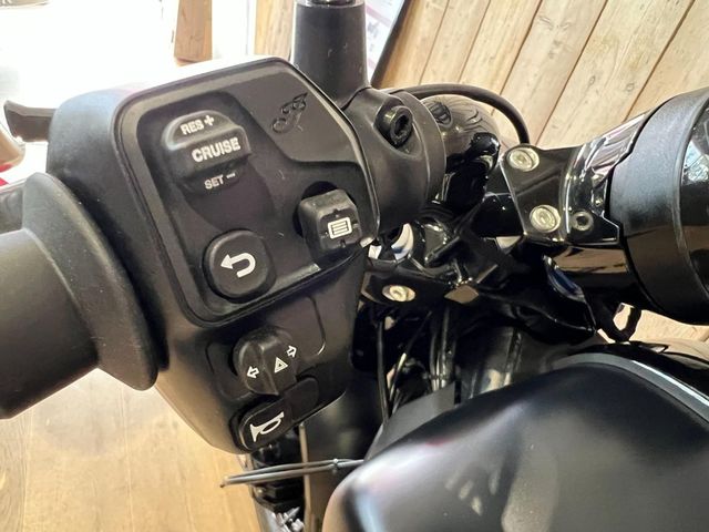 indian - scout-bobber-limited-tech