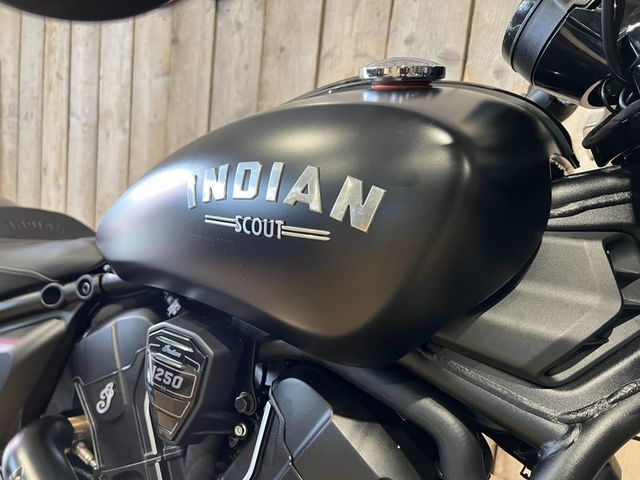 indian - scout-bobber-limited-tech