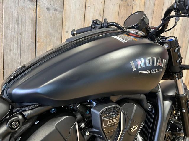 indian - scout-bobber-limited-tech