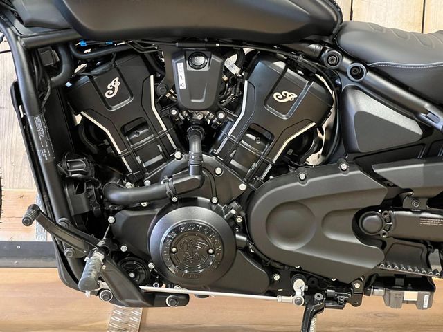 indian - scout-bobber-limited-tech
