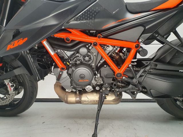 ktm - 1290-super-duke-r