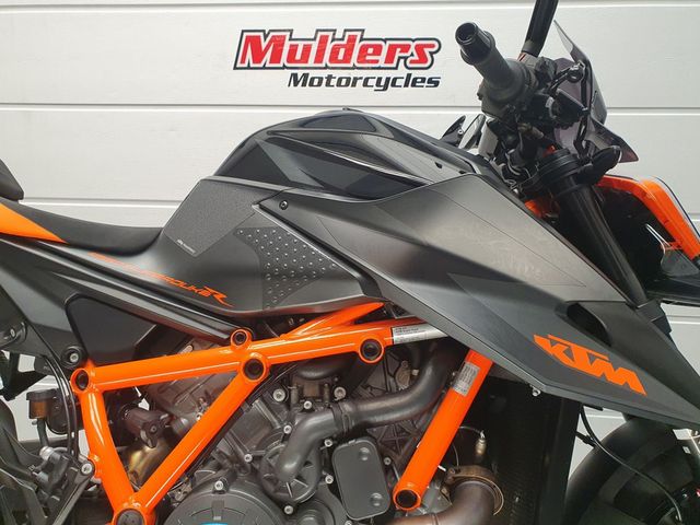 ktm - 1290-super-duke-r